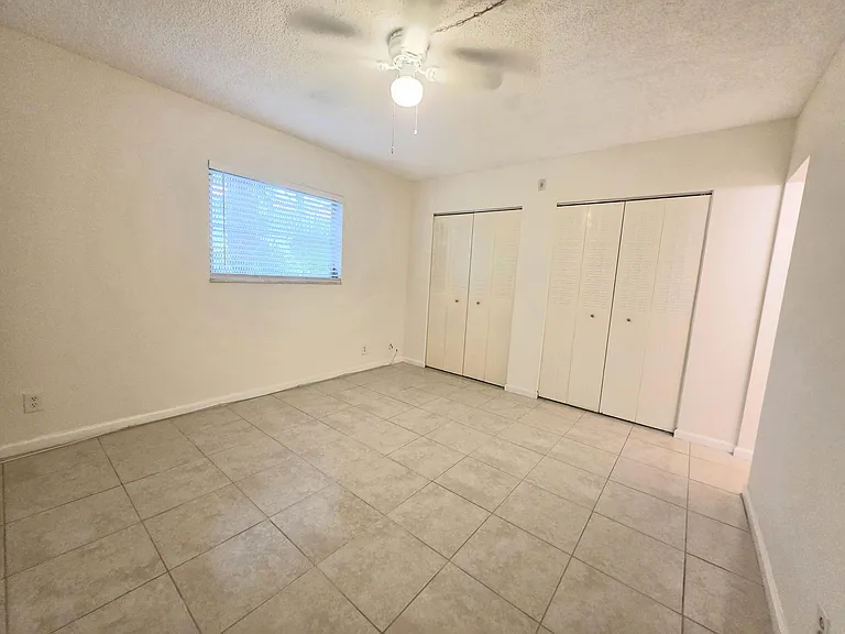 959 SE 2nd Ave #101 — Photo 13