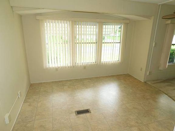 5th image of 4687 Flamingo Dr