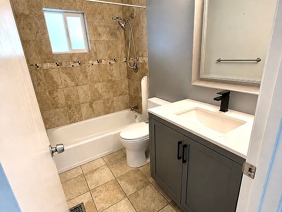 5th image of 718 E Redmaple Rd #A