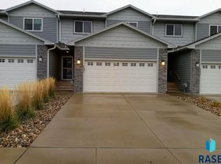 4223 N Knob Hill Ct, Sioux Falls, SD 57107