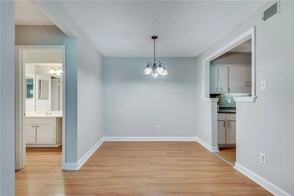 2 bed, 2.0 bath, 1060 sqft, $1,890 — Photo 4