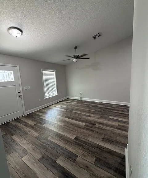 813 Redding St — Photo 5