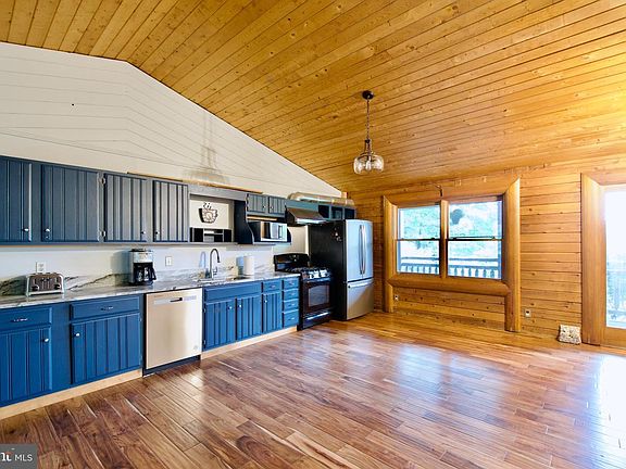 3rd image of 15301 Poplar Hill Rd