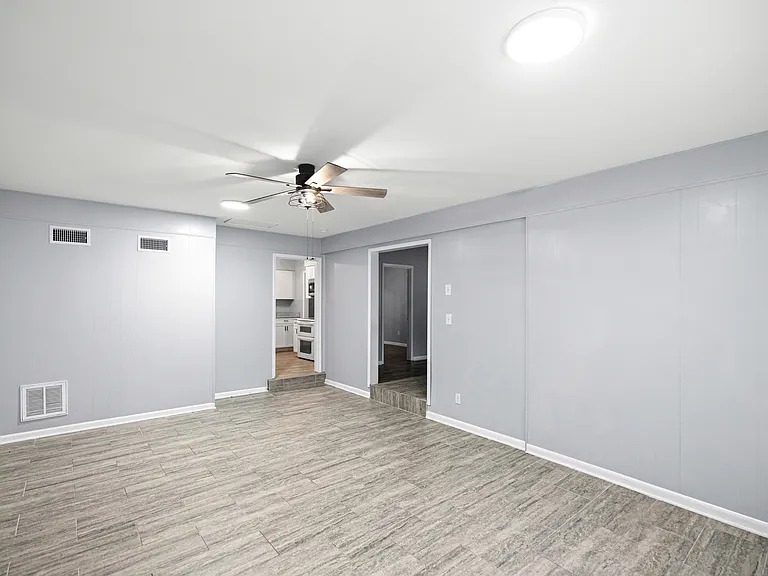 328 Plymouth Ave — Photo 11