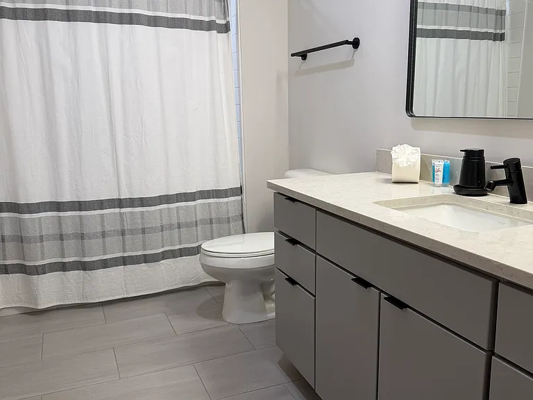 193 S Saint Andrews St #8 — Photo 14