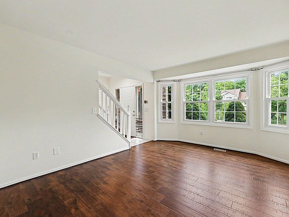 3rd image of 3705 Fieldcrest Ln