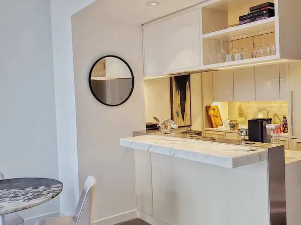 252 South Street image 3 of 17