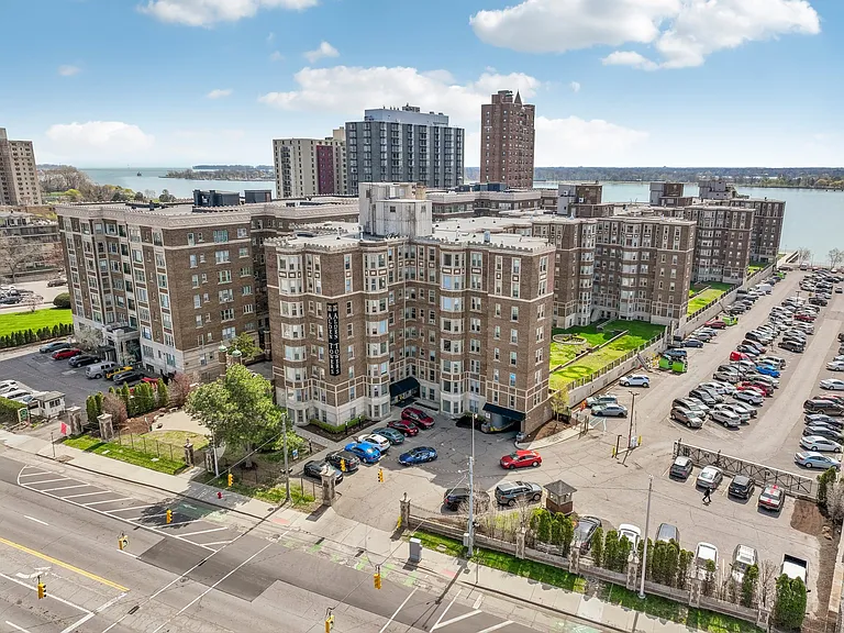 Alden Towers — Photo 49