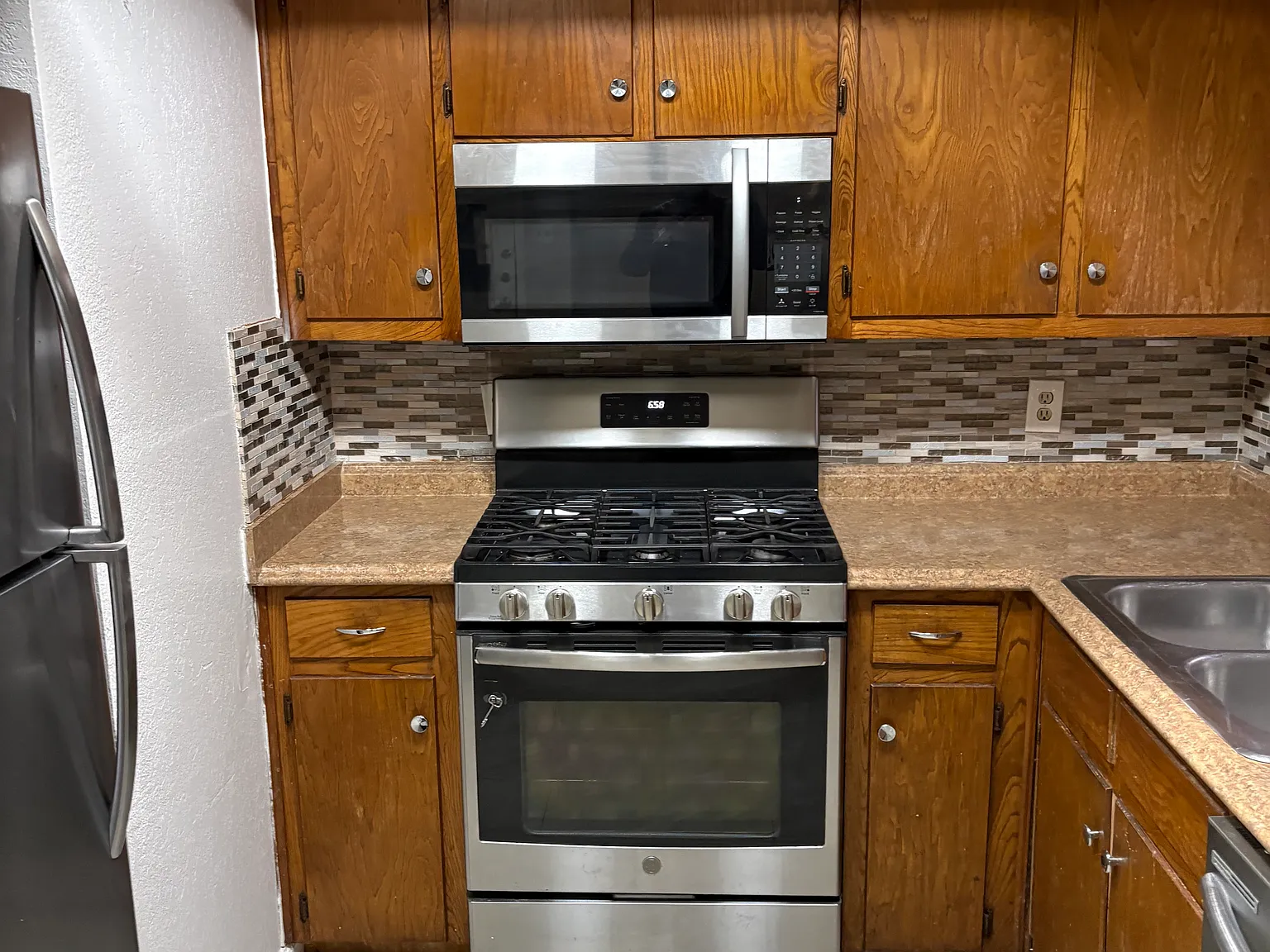 3 bed, 1000 sqft, $1,500 — Photo 1