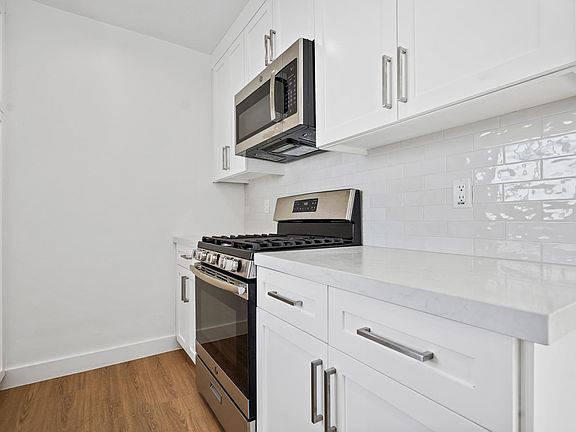 3rd image of 920 Marine St APT 2