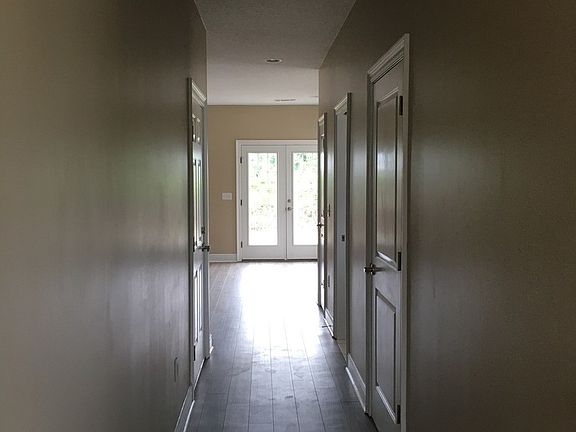 3rd image of 407 Judy Pl