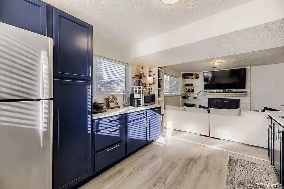 7056 W Rowland Ave — Photo 2