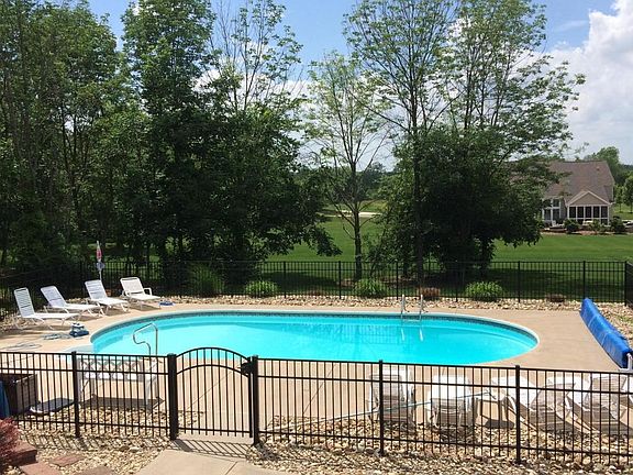 3rd image of 140 Reserve Dr