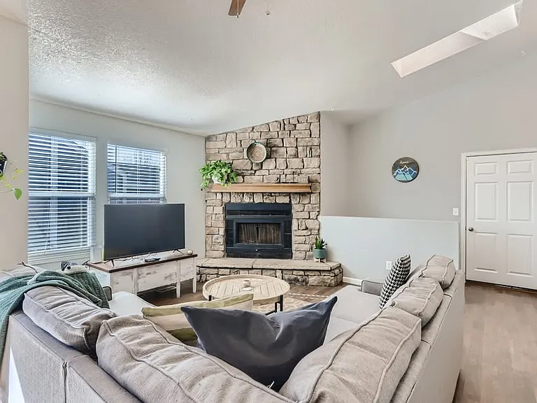 17989 E Ohio Cir — Photo 2