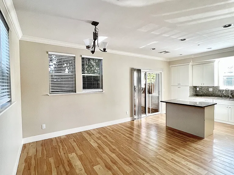 720 Harrison St — Photo 8