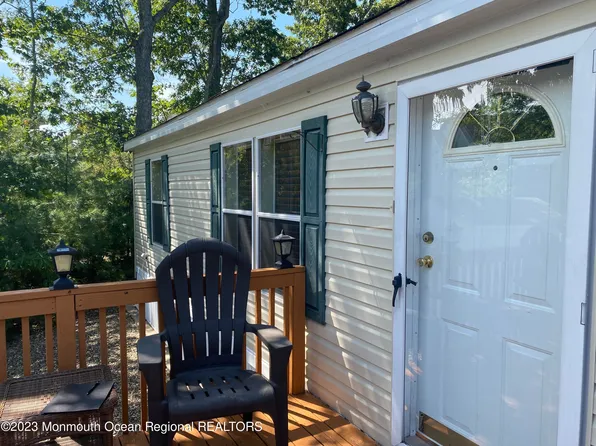 13 Oak Tree Lane, Manahawkin, NJ 08050