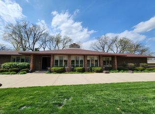 10 Heather Ln, Oak Brook, IL