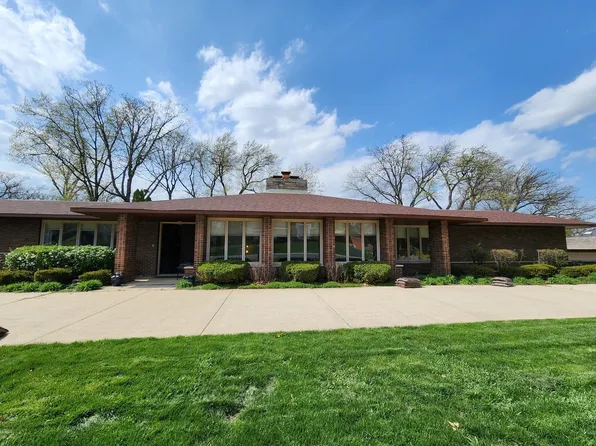 10 Heather Ln, Oak Brook, IL 60523