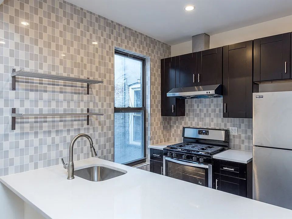 002_1723_madison_street_unit_3-11