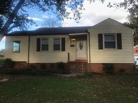 Photo 2 of 4 - 551 Melbourne Ct - Charlotte, NC Building Photo - 551 Melbourne Ct