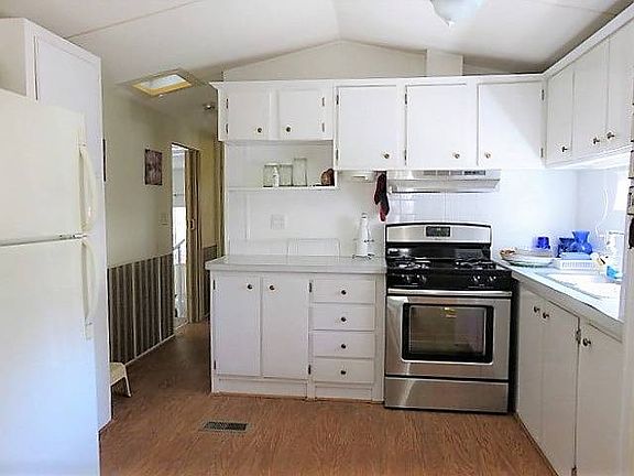 2nd image of 28229 11e Cres #33-11E