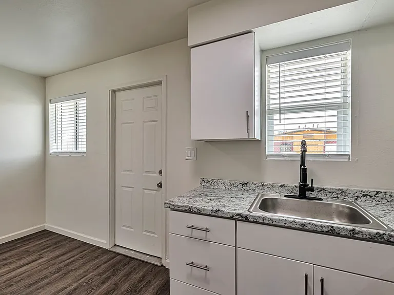 5927-5939 W Rose Ln #5947 — Photo 24