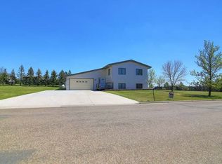 1718 4th Ave NE, Beulah, ND 58523