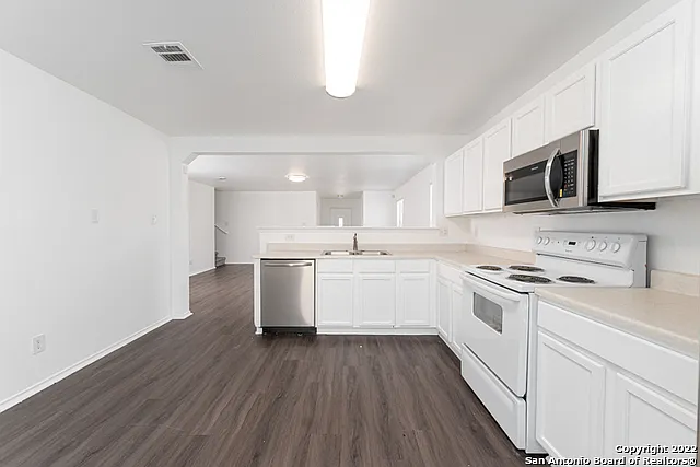 102 Mallow Grv — Photo 10