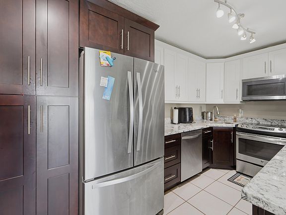 2nd image of 1013 GREEN PINE Boulevard #C2