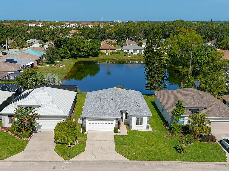 223 Stanhope Cir — Photo 31
