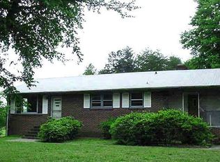 2460 Darwick Rd, Winston Salem, NC 27127