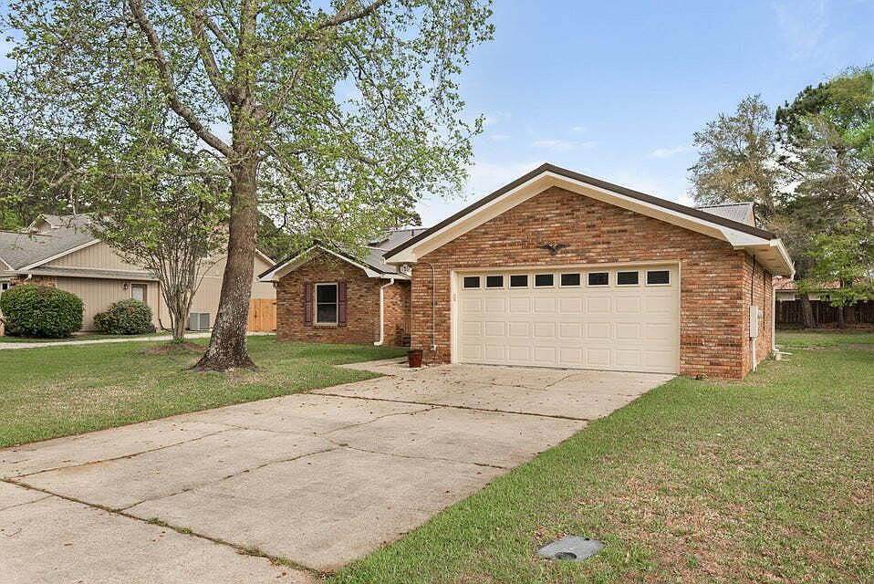 1st image of 780 Overbrook Dr
