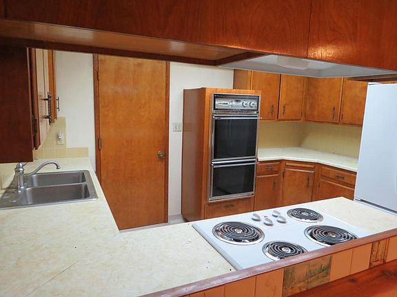2nd image of 30695 Sleepy Hollow Dr