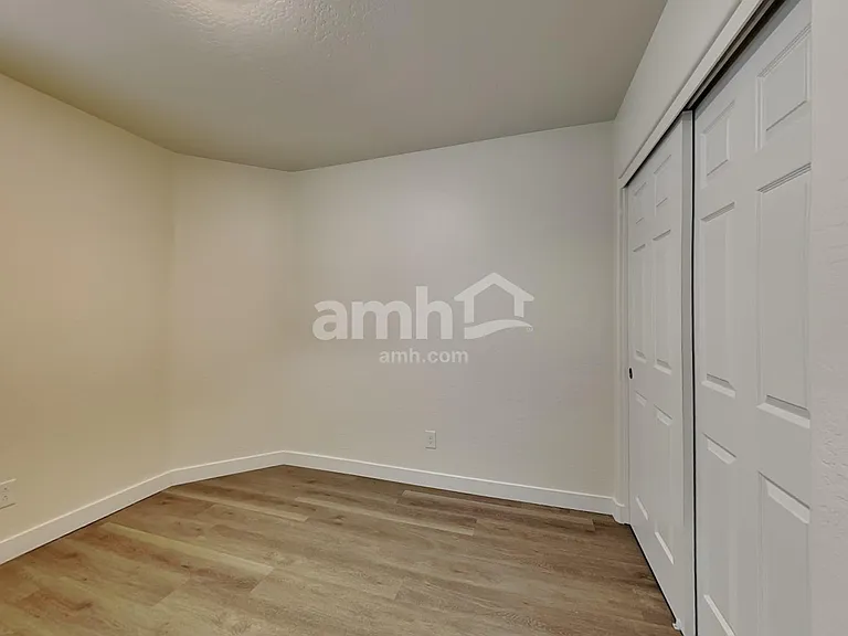 12821 W Myer Ln — Photo 14