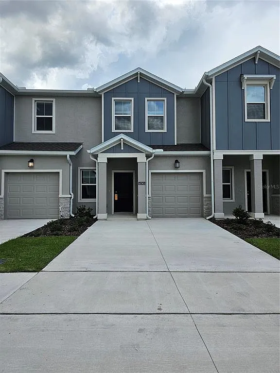 3 bed, 2.5 bath, 1689 sqft, $2,300 — Photo 1