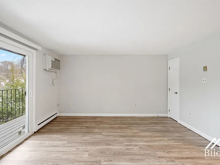 242 Waterman Avenue — Photo 16