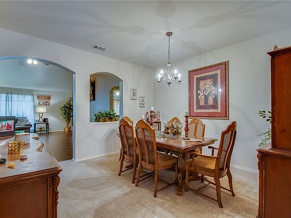 2nd image of 2868 Grandview Dr