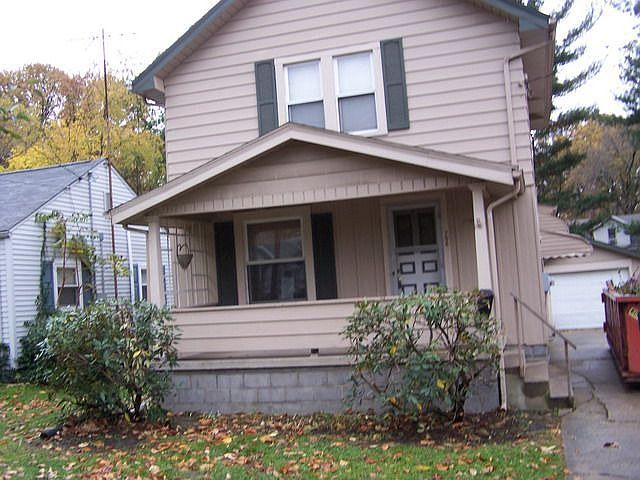 1st image of 794 Hollywood St NE