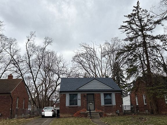 3rd image of 18305 Lindsay St