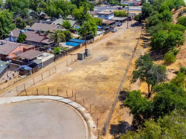 824 N Thesta St, Fresno, CA 93701