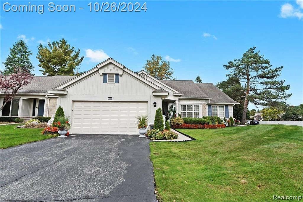 7586 Danbury Cir, West Bloomfield, MI 48322 MLS 20240080095 Zillow