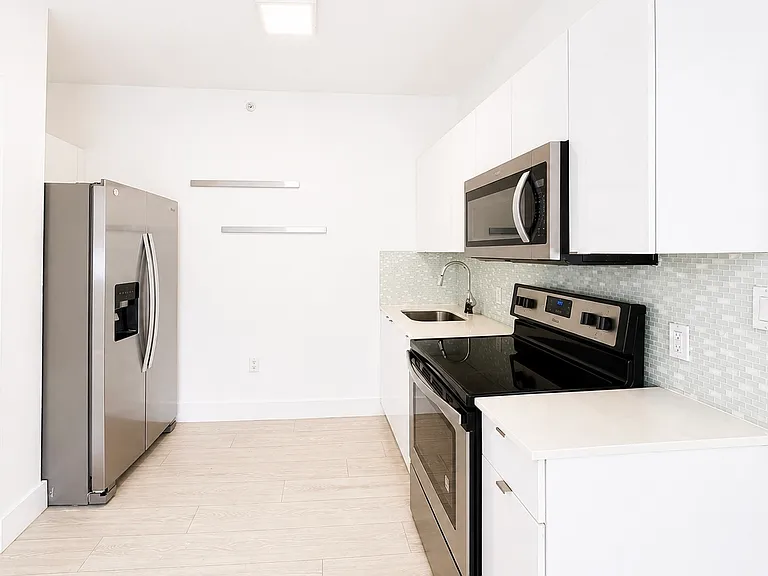 6918 Bay Dr — Photo 6