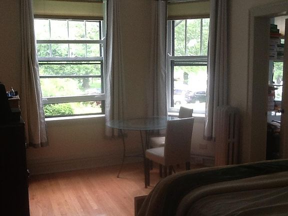 4th image of 5425 S East View Park APT 1
