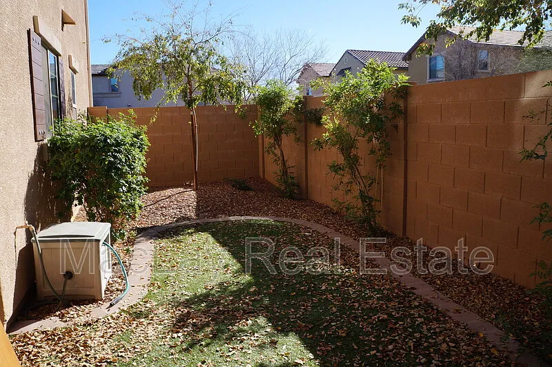 3 bed, 3.0 bath, 1720 sqft, $2,300 — Photo 3