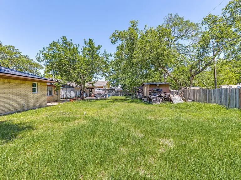 406 Vance St — Photo 23