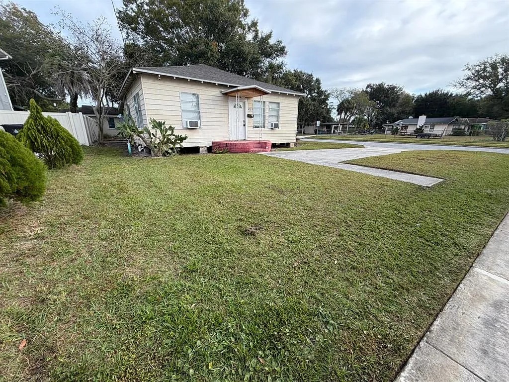 4 bed, 2.0 bath, 1500 sqft, $1,800 — Photo 3