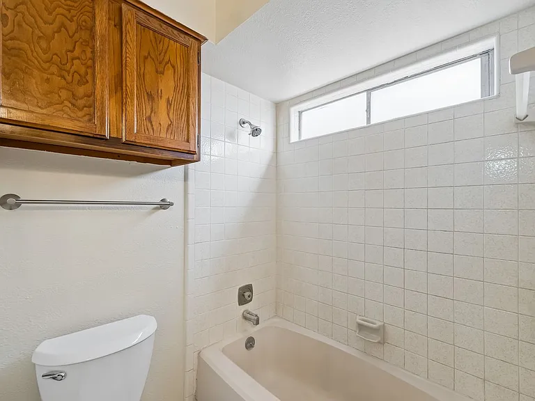 208 Hudson Pl — Photo 26