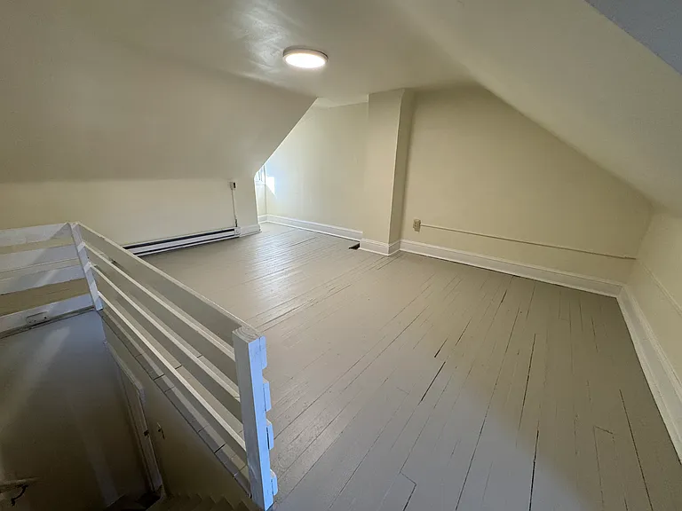 562 Walnut St — Photo 8