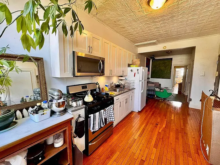 955 Metropolitan Ave #2R — Photo 1