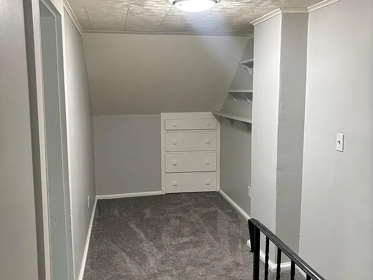 20 Pythian Ave #2L — Photo 5